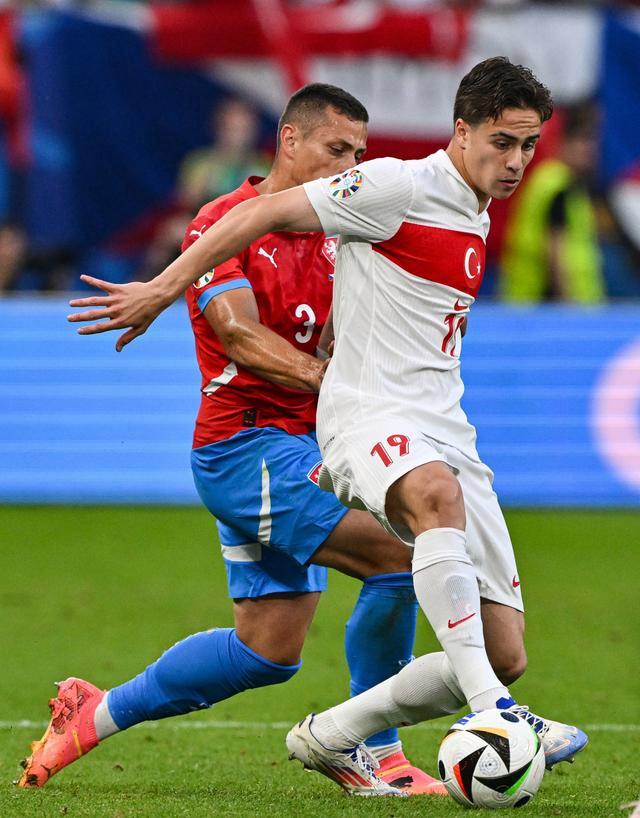 赛地聚焦：法国杯窗口期热度飙升，门兴格拉德巴赫绝杀压哨，震撼外界，轮换策略成焦点