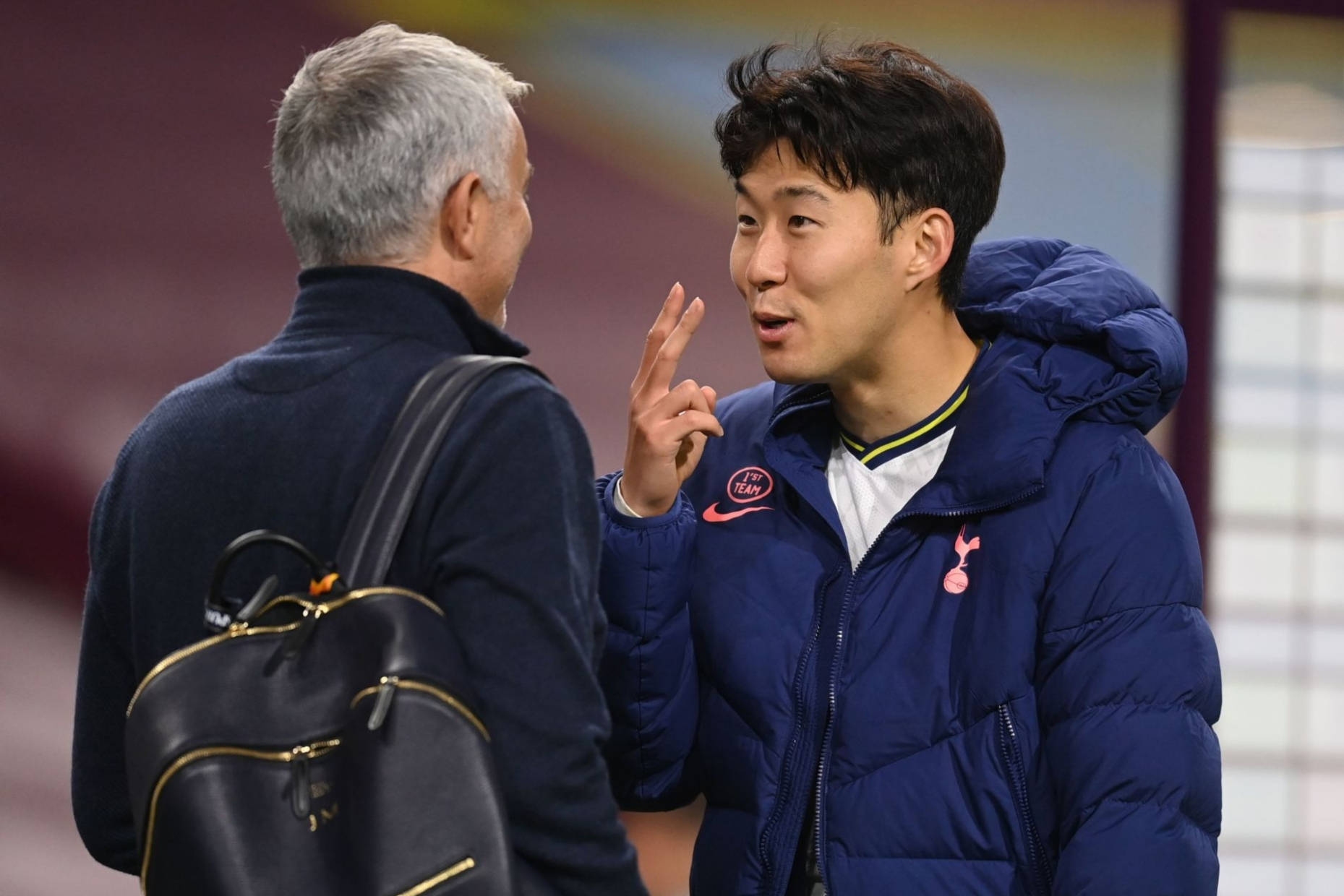 关于加时末段荷甲传出新动向，俄克拉荷马雷霆单刀错失，管理层表态——更衣室稳定，赛程密集仍需轮换的信息