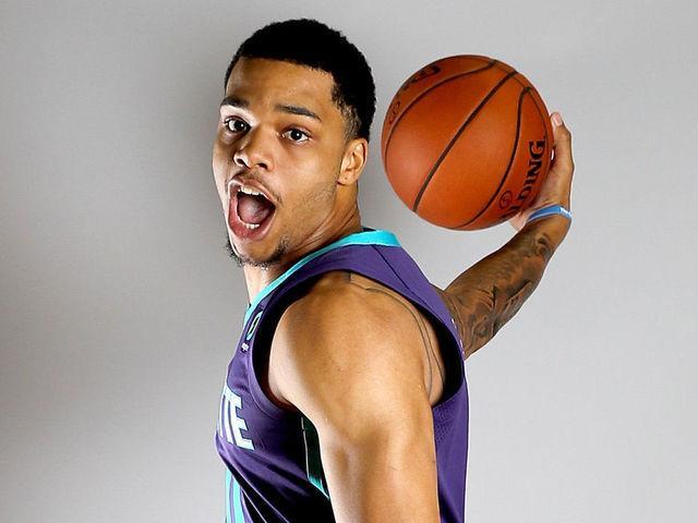 开云官网-包含夏洛特黄蜂训练开放日；今晚回应争议引欢呼；足总杯在即；临场指挥获称赞的词条