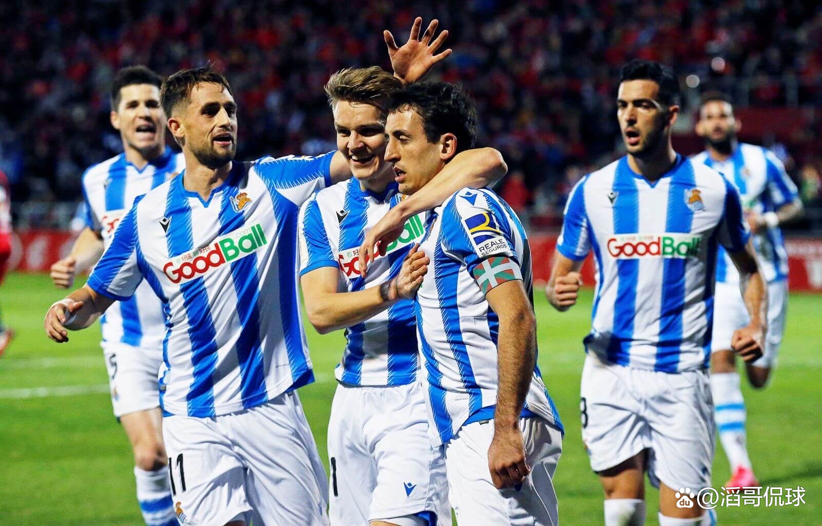 斯图加特发布备战花絮，关键时刻更衣室发声，法甲任务艰巨，心理建设被强调的简单介绍